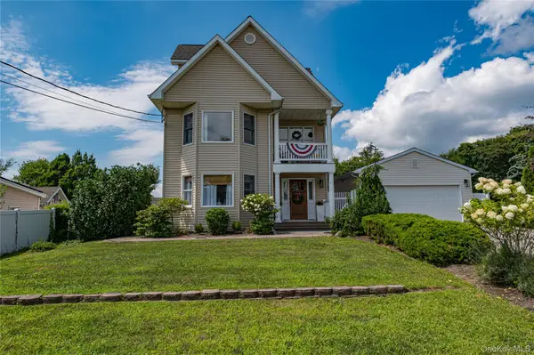 406 Vanderbilt Boulevard, Oakdale, NY 11769