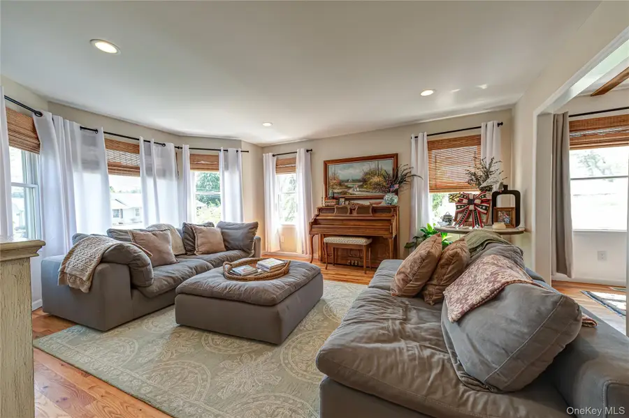 406 Vanderbilt Boulevard, Oakdale, NY 11769 - #3