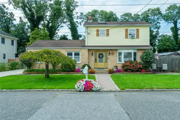 16 12th Street, Ronkonkoma, NY 11779
