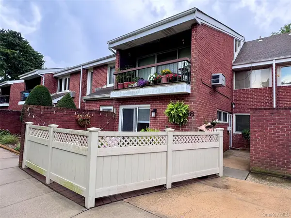 745 Conklin Street #18, Farmingdale, NY 11735