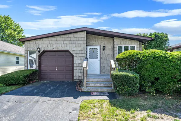 17 Dogwood Lane, Manorville, NY 11949