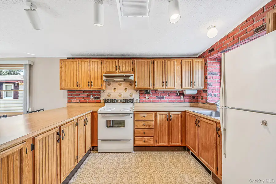 17 Dogwood Lane, Manorville, NY 11949 - #3