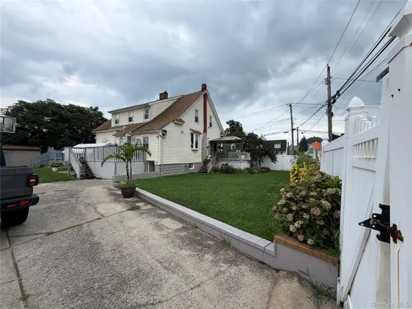 611 Park Avenue, Uniondale, NY 11553