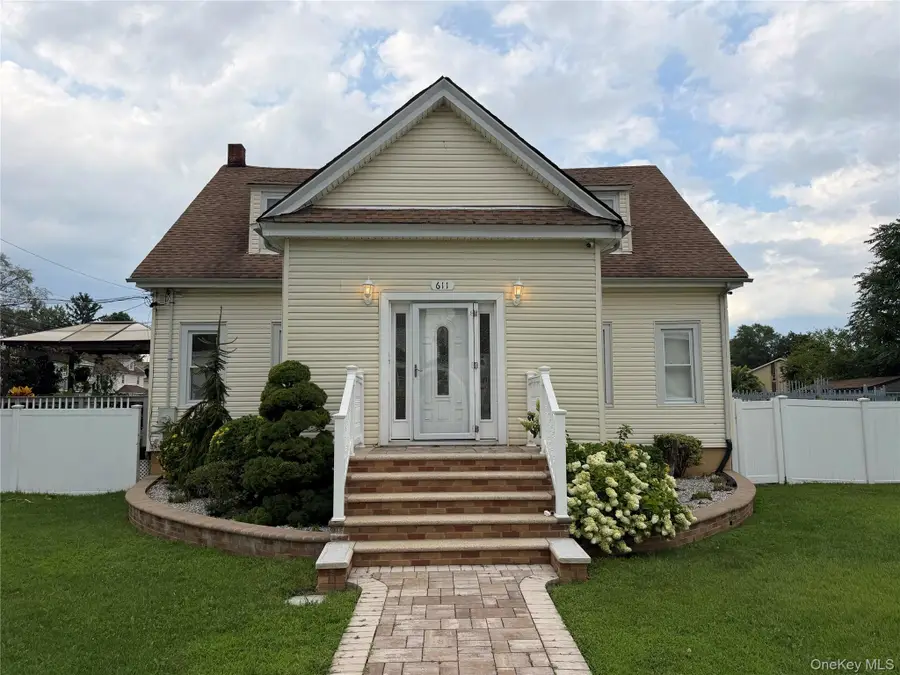 611 Park Avenue, Uniondale, NY 11553 - #2