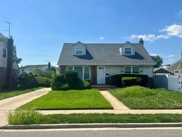 586 Martin Road, Franklin Square, NY 11010