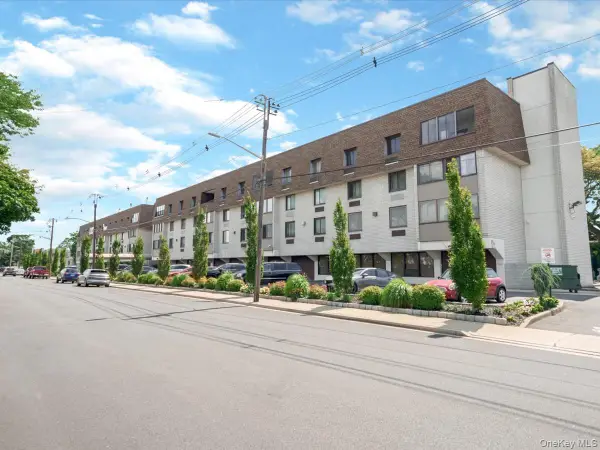 31 Casino Street #3J, Freeport, NY 11520
