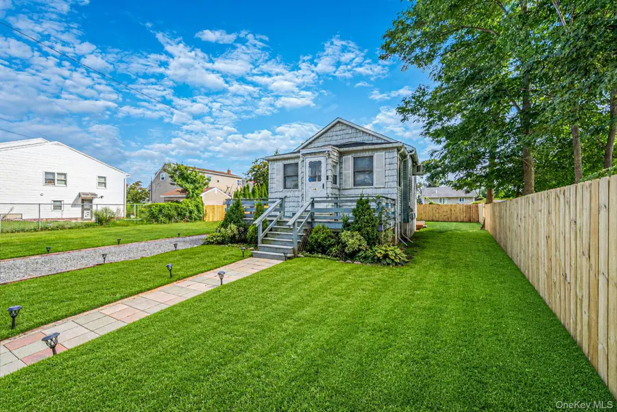 16 Elwin Place, Copiague, NY 11726 - #2