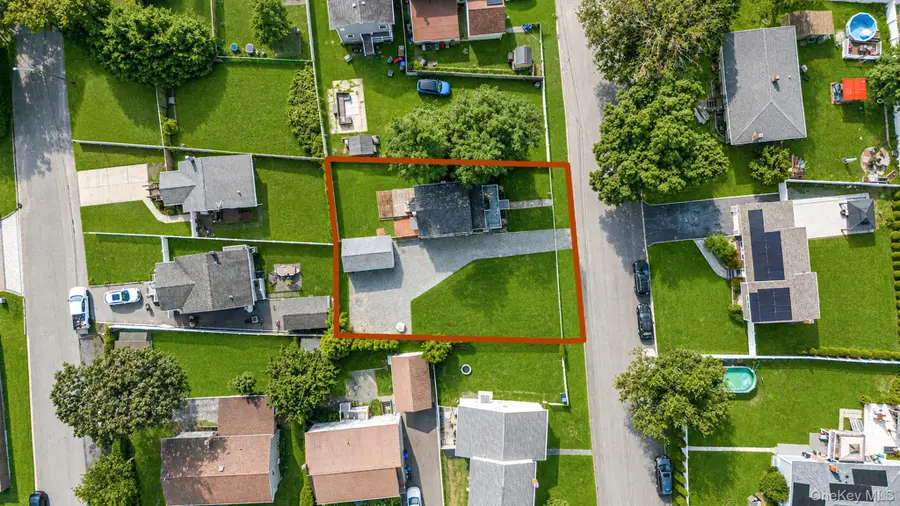 16 Elwin Place, Copiague, NY 11726 - #3