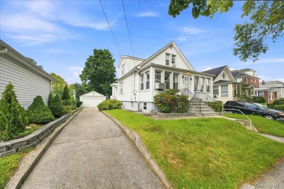 860 Hollywood Avenue, Bronx, NY 10465 - #1