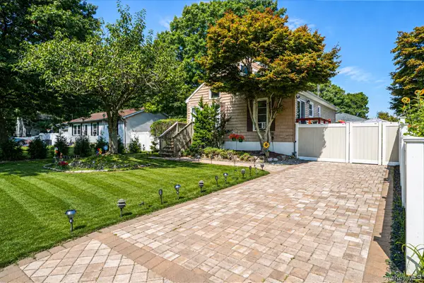 7 Wellwood Drive, Shirley, NY 11967