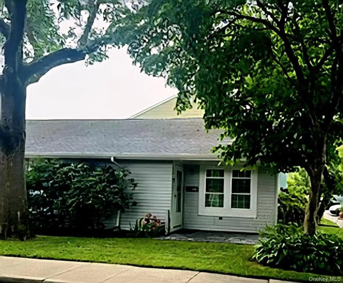 121 Whalers Cove, Babylon, NY 11702 - #1