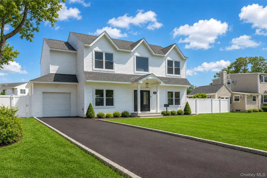 37 Gladstone Avenue, West Islip, NY 11795 - #2