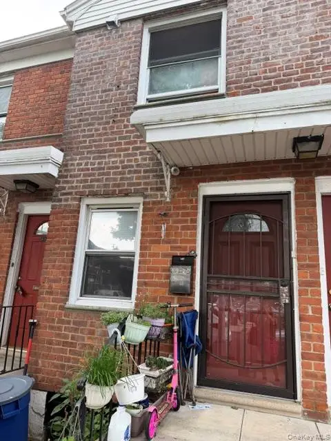 69-20 140th Street #2nd FL, Flushing, NY 11367