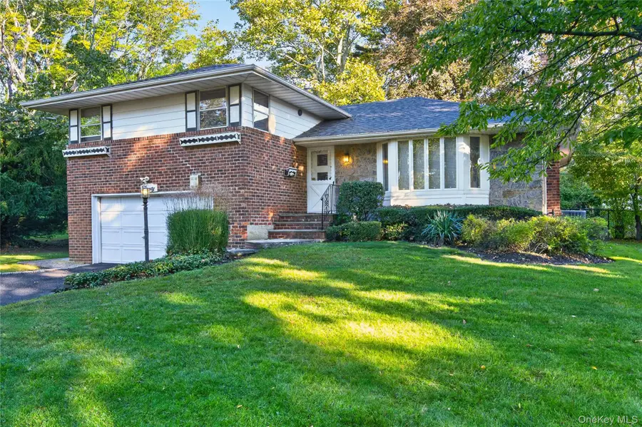 20 Canterbury Road, Woodbury, NY 11797 - #2