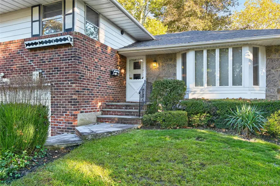20 Canterbury Road, Woodbury, NY 11797 - #3