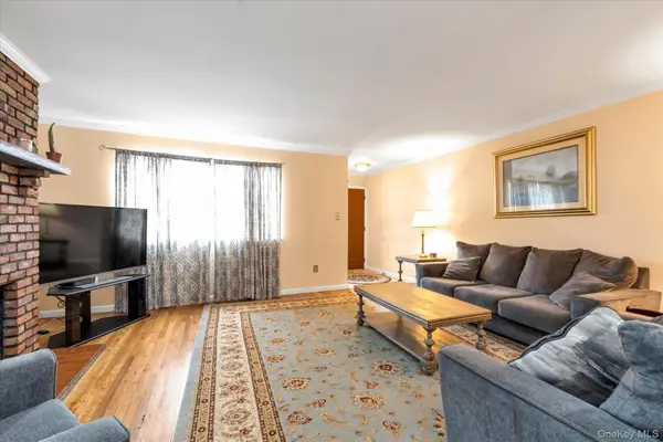 88 E Valley Stream Boulevard #6, Valley Stream, NY 11580