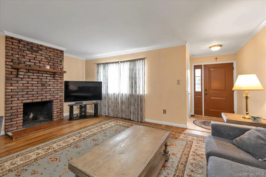 88 E Valley Stream Boulevard #6, Valley Stream, NY 11580 - #3