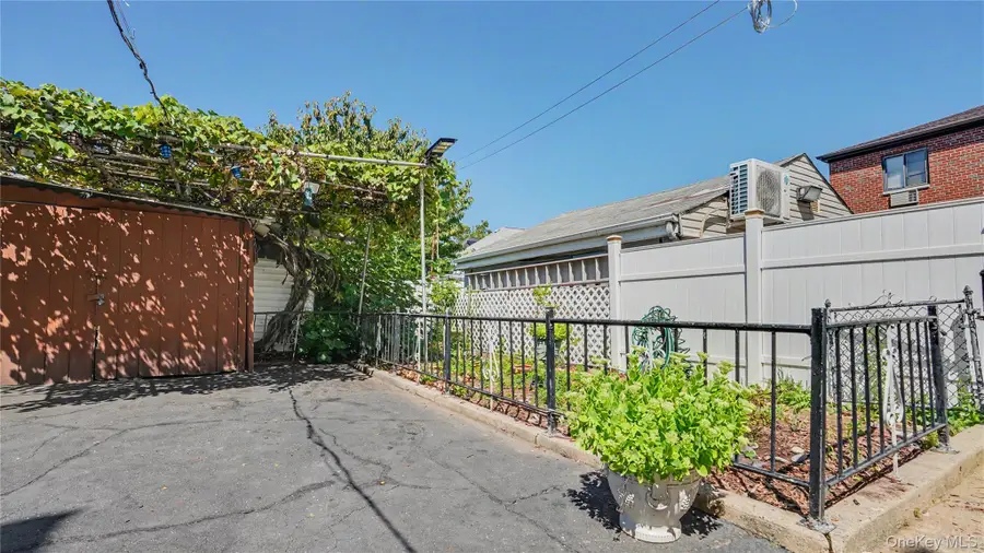 2977 Harding Avenue, Bronx, NY 10465 - #3