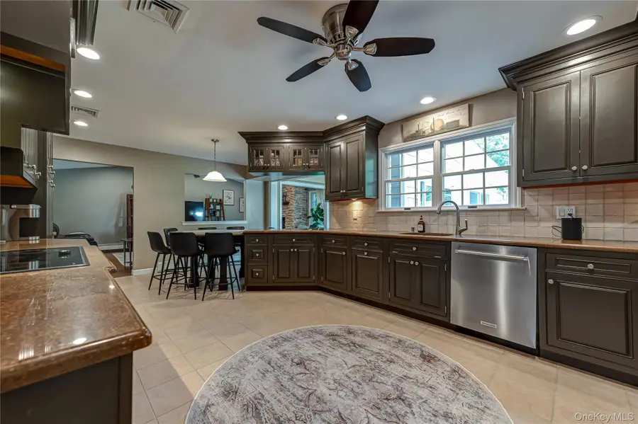 9 Elderwood Drive, Saint James, NY 11780 - #3