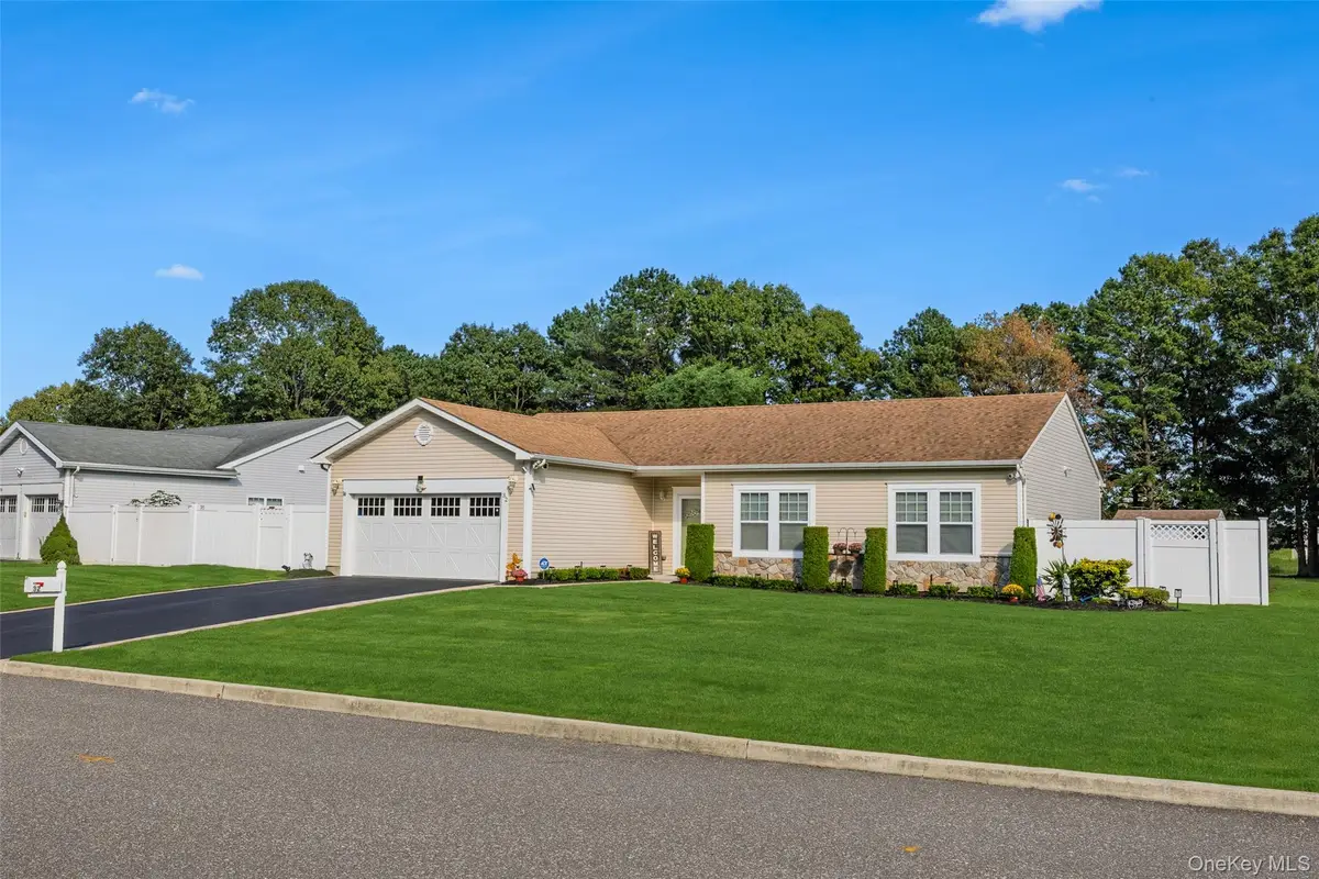 32 Pondview Circle, Shirley, NY 11967 - #1
