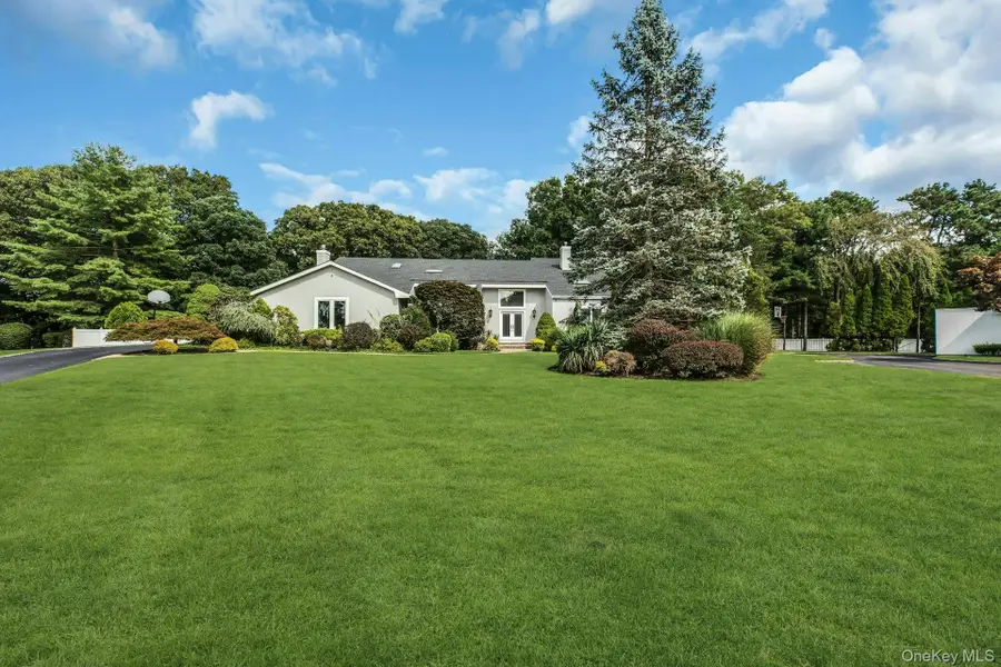 4 Laurelwood Court, Dix Hills, NY 11746 - #2