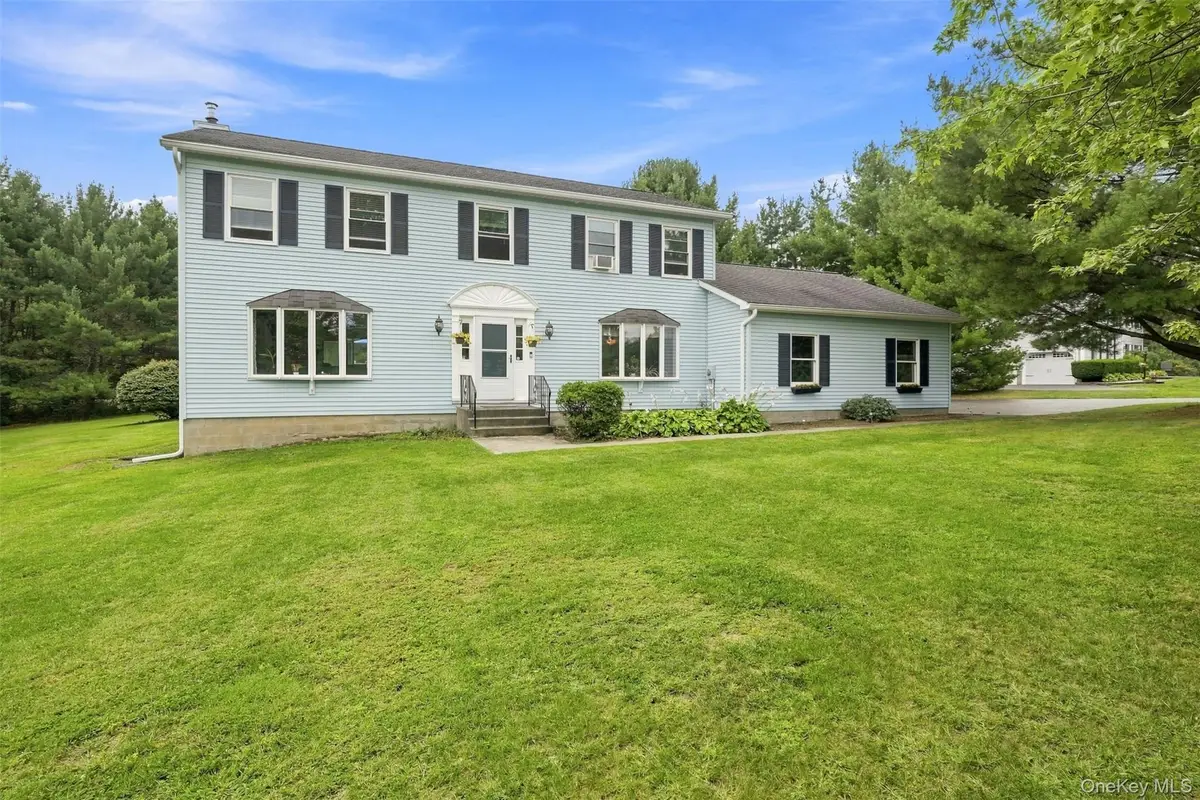 18 English Way, Pleasant Valley, NY 12569 - #1