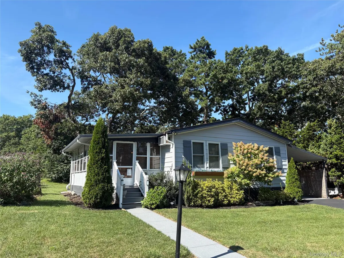 525/124 Riverleigh Avenue #124, Riverhead, NY 11901 - #1