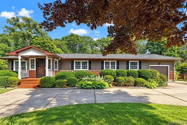 41 Linden Lane, Shirley, NY 11967