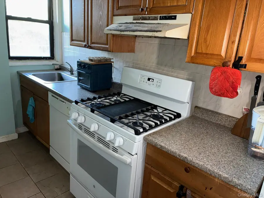 5 Oakdale Manor #B22, Suffern, NY 10901 - #2