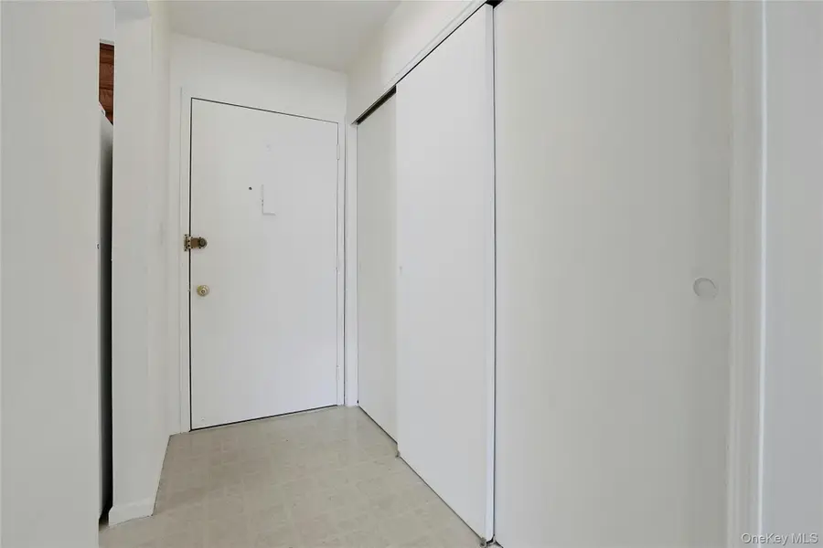 16 Foxwood Drive #8, Pleasantville, NY 10570 - #3