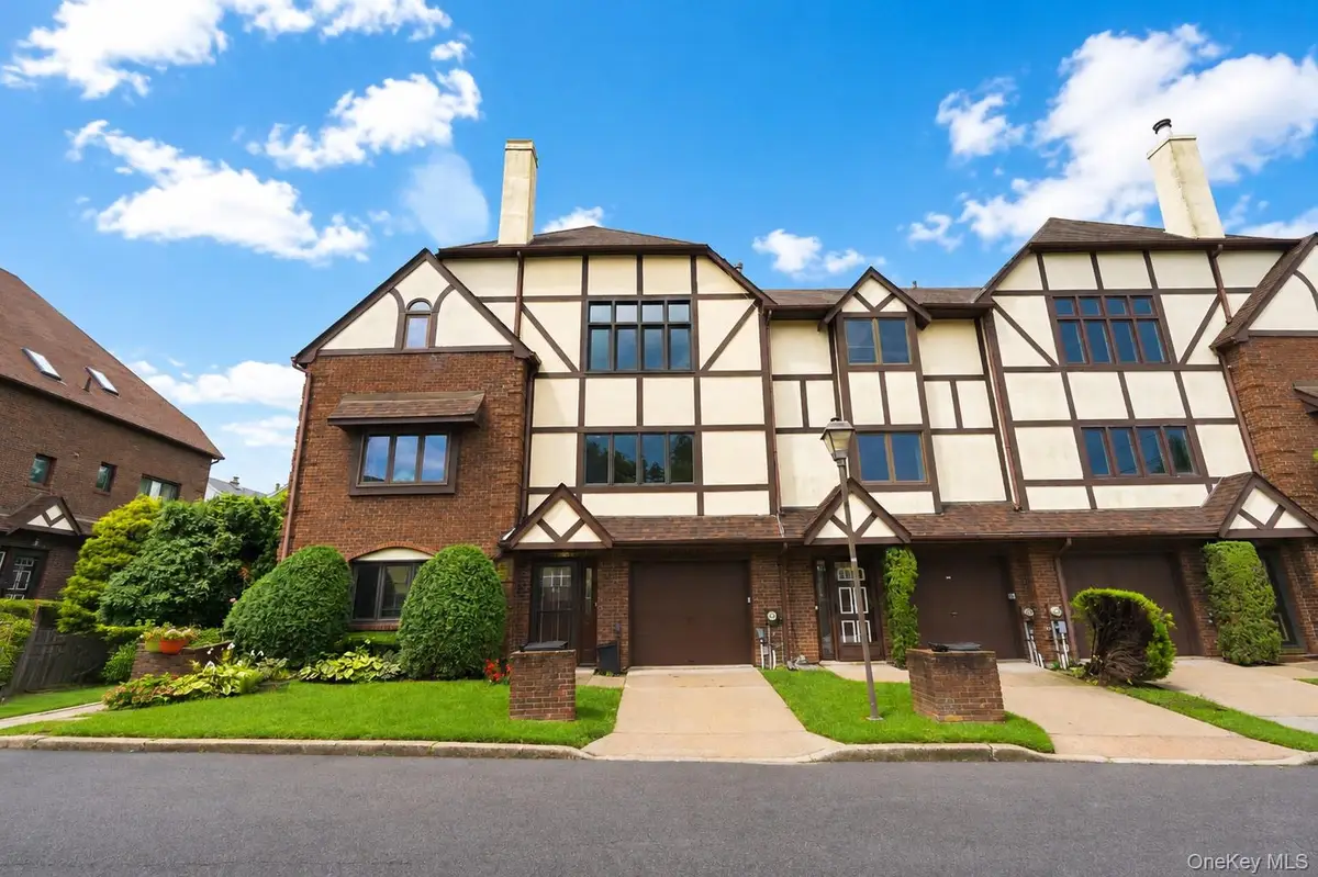 16 Fox Hunt Court, Staten Island, NY 10301 - #1