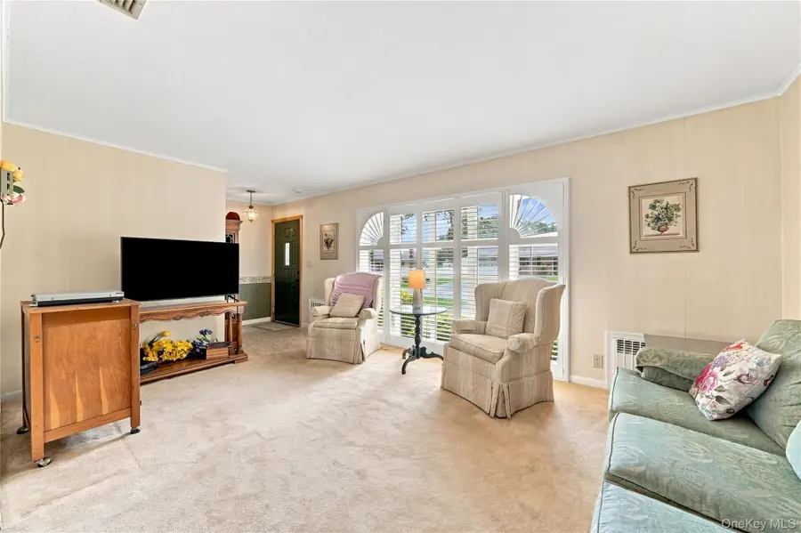 23 Roy Avenue, West Islip, NY 11795 - #3