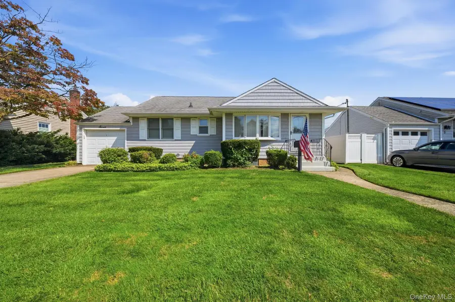 7 Crown Street, Hicksville, NY 11801 - #2