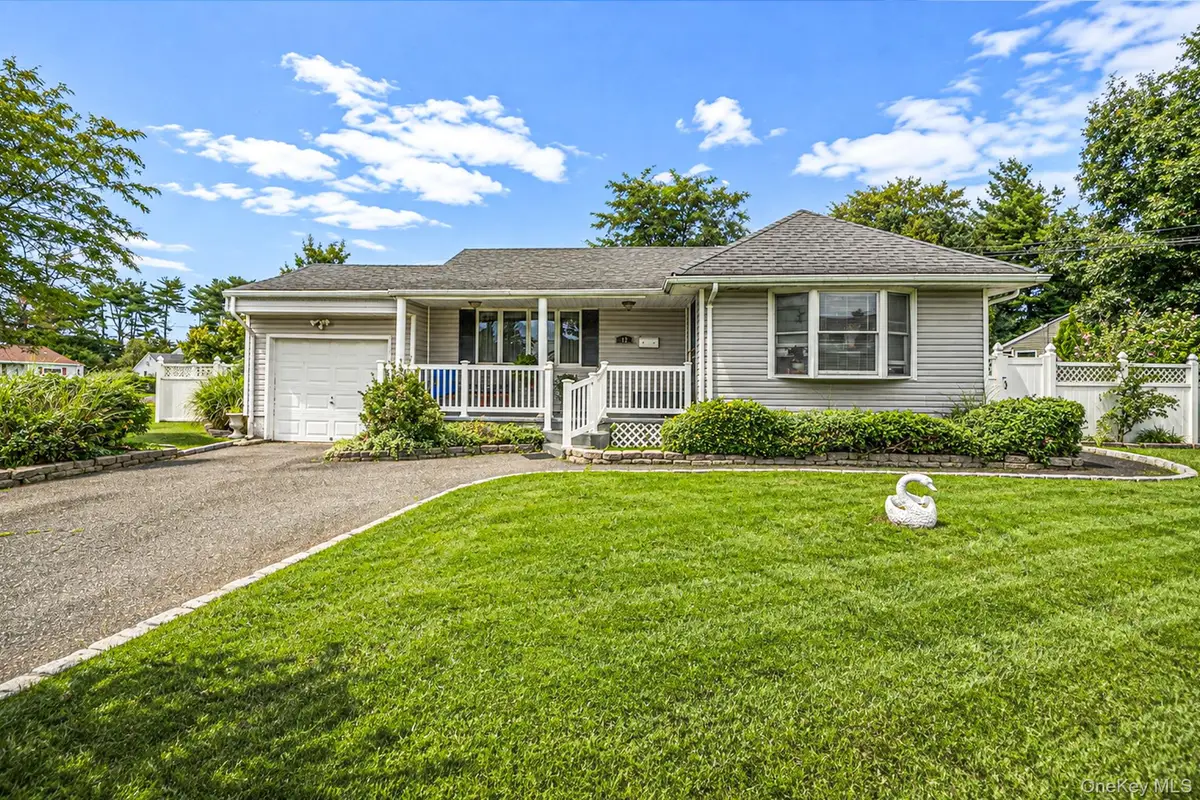 12 Robin Lane, Brentwood, NY 11717 - #1