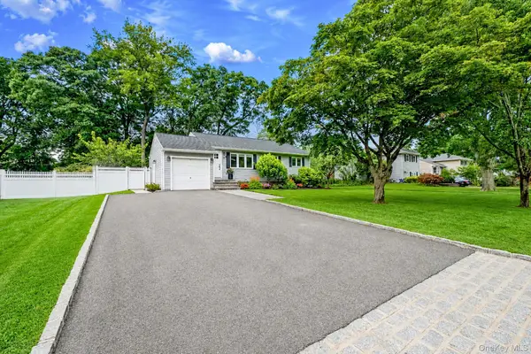 8 Gedney Avenue, Smithtown, NY 11787