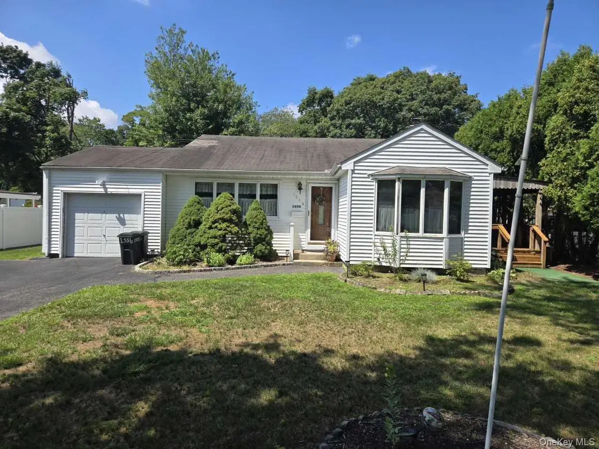 1556 N Gardiner Drive, Bay Shore, NY 11706 - #1