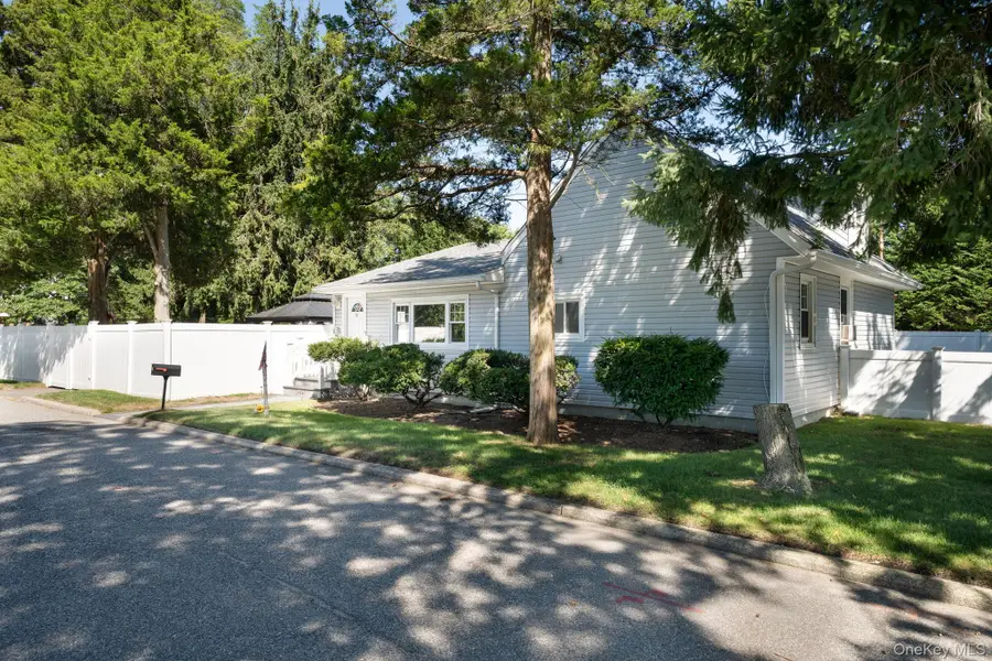 51 Norwood Avenue, Port Jefferson Station, NY 11776 - #3