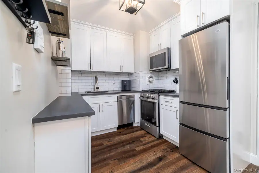 370 W Broadway #3M, Long Beach, NY 11561 - #2