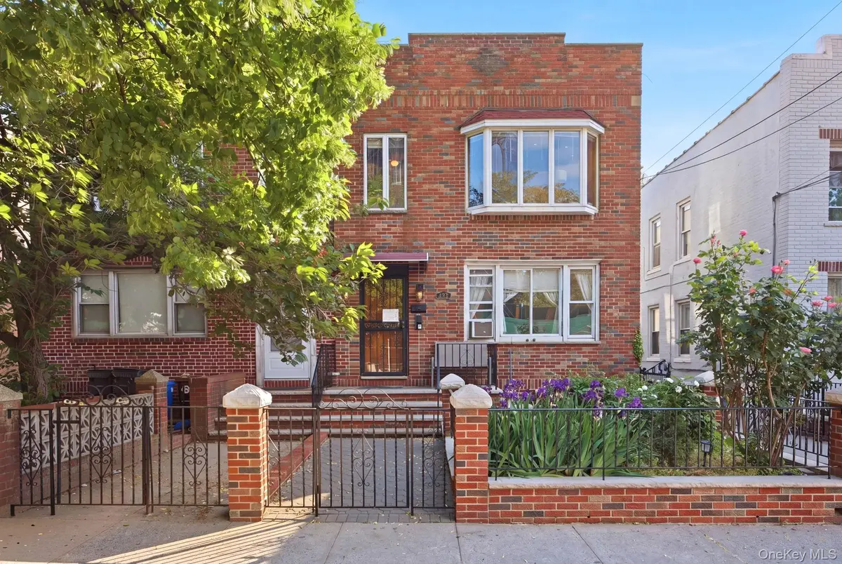 21-08 Ditmars Boulevard, Astoria, NY 11105 - #1