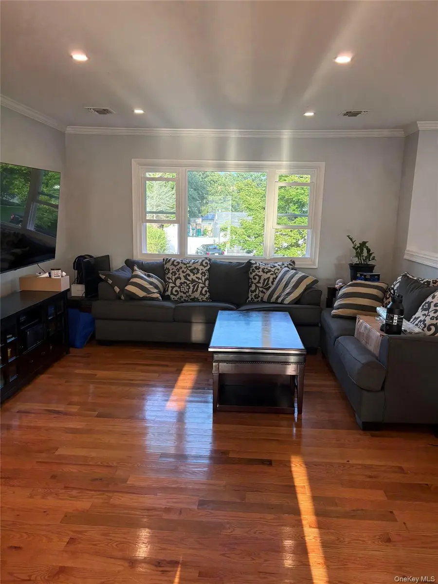 6 Starling Court, Coram, NY 11727 - #2