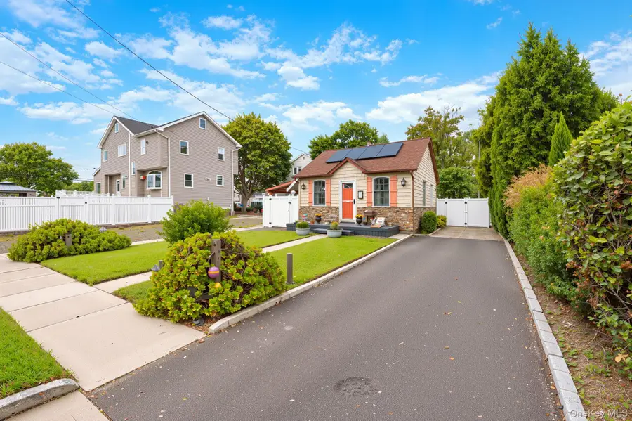 23 Dewey Place, Lindenhurst, NY 11757 - #3