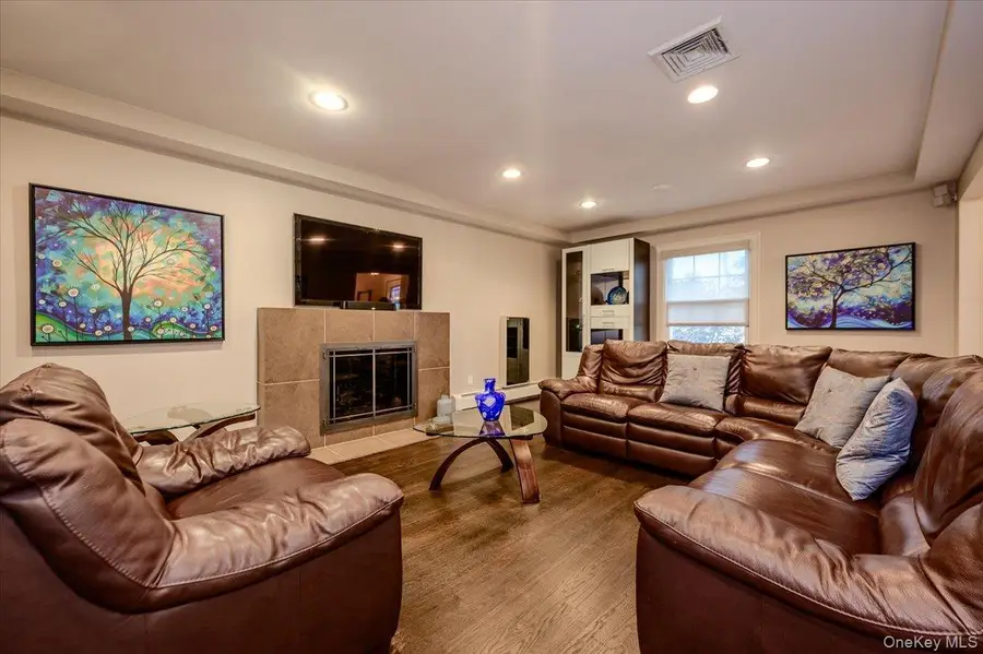 8 Curlew Place, Massapequa, NY 11758 - #3