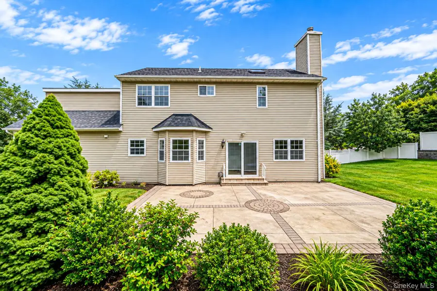18 Woodridge Lane, Coram, NY 11727 - #3