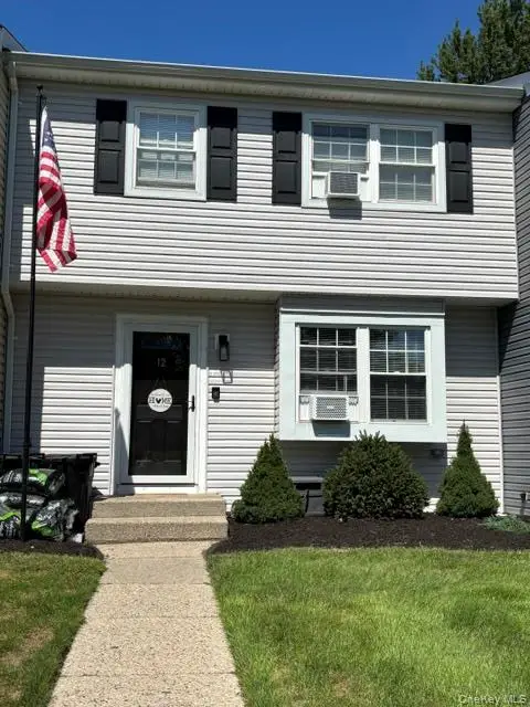 12 Federal Lane, Coram, NY 11727