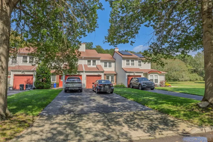11 Burgoyne Court, Coram, NY 11727 - #2