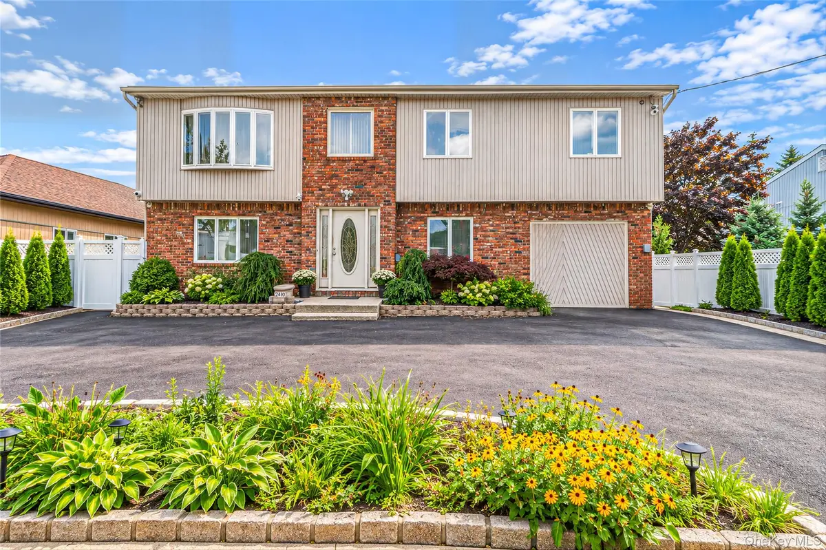 240 N Virginia Avenue, Massapequa, NY 11758 - #1