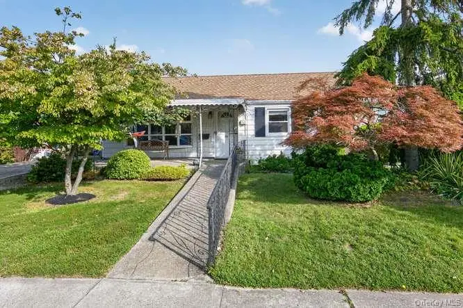 84 E Lido Promenade, Lindenhurst, NY 11757 - #1
