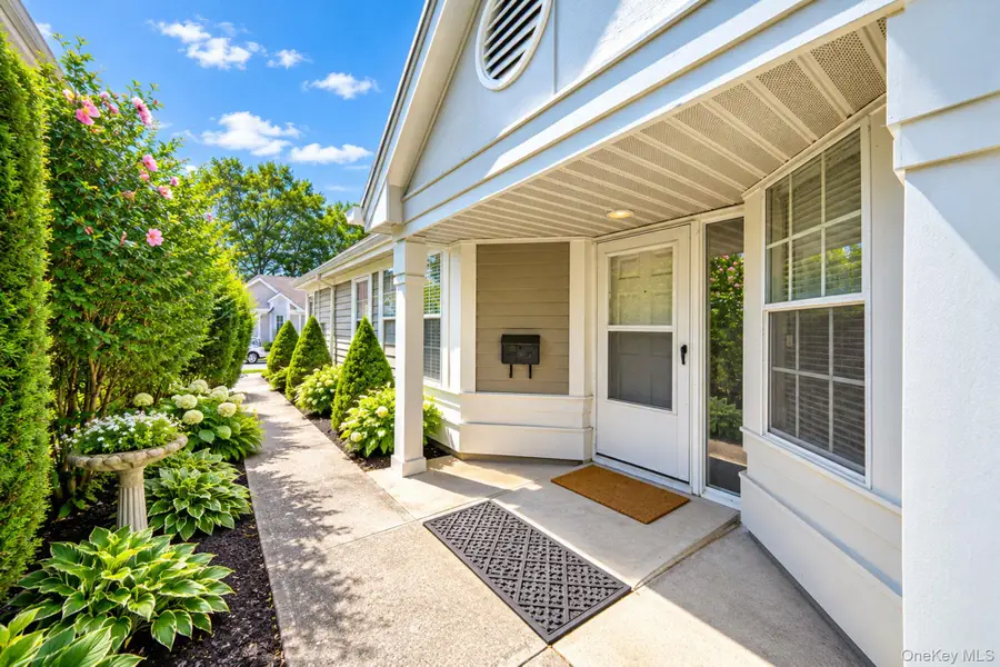 20 Wainscott Court, Ridge, NY 11961 - #2