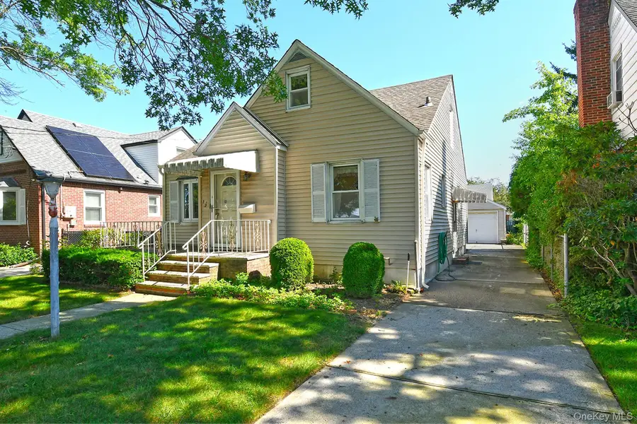 12 Hull Avenue, New Hyde Park, NY 11040 - #3
