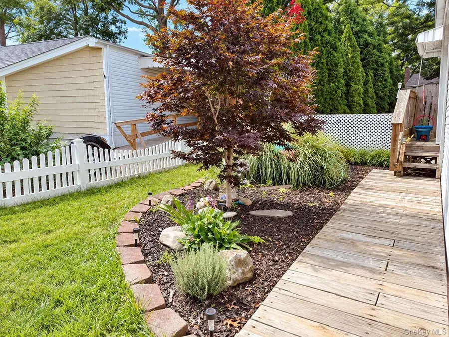 8 Buttercup Drive, Bohemia, NY 11716 - #2